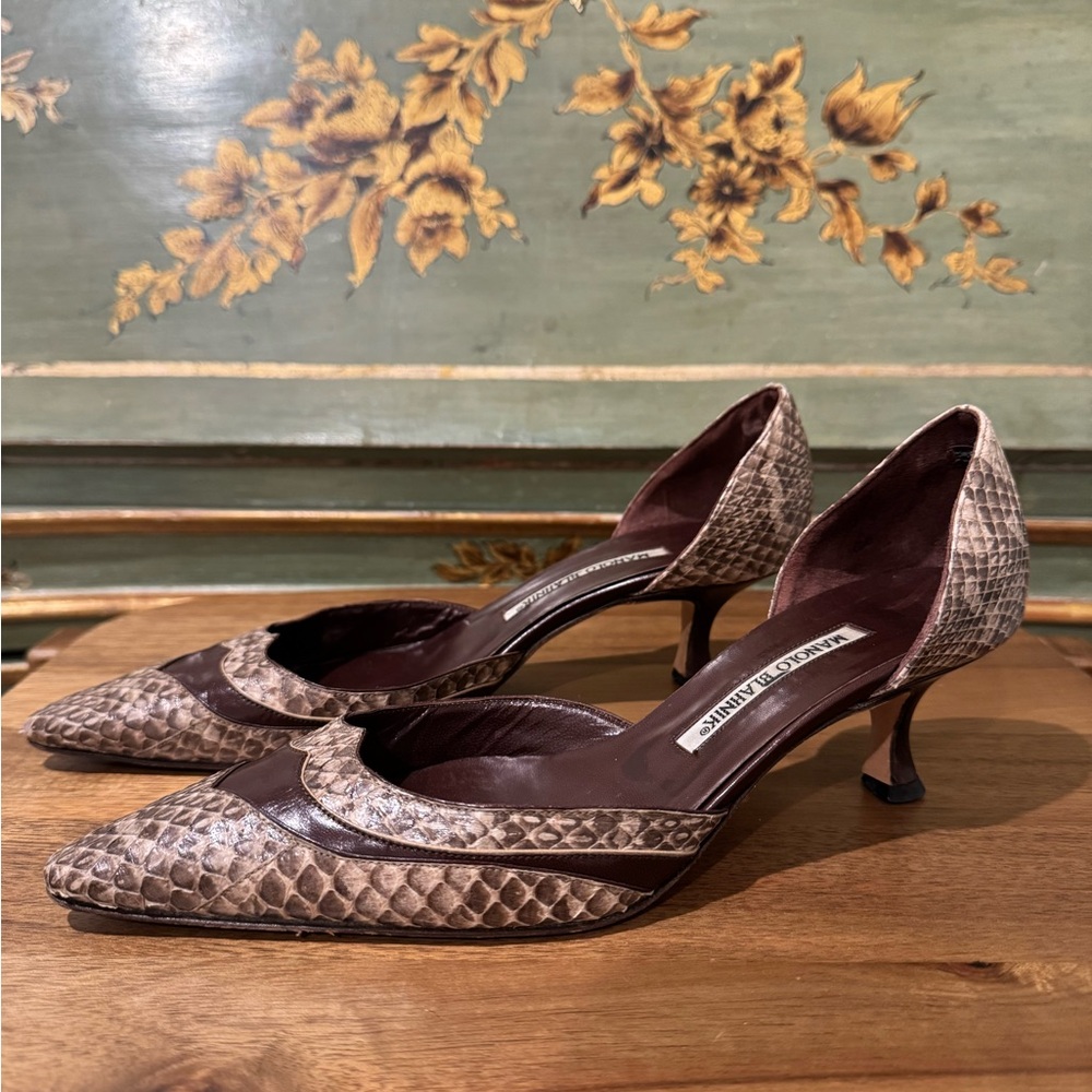 Manolo Blahnik chocolate brown snakeskin Heels 37